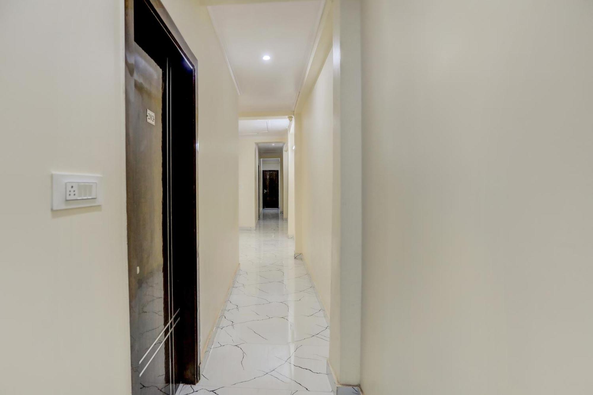 Hotel O Diamond Inn Нью-Делі Екстер'єр фото