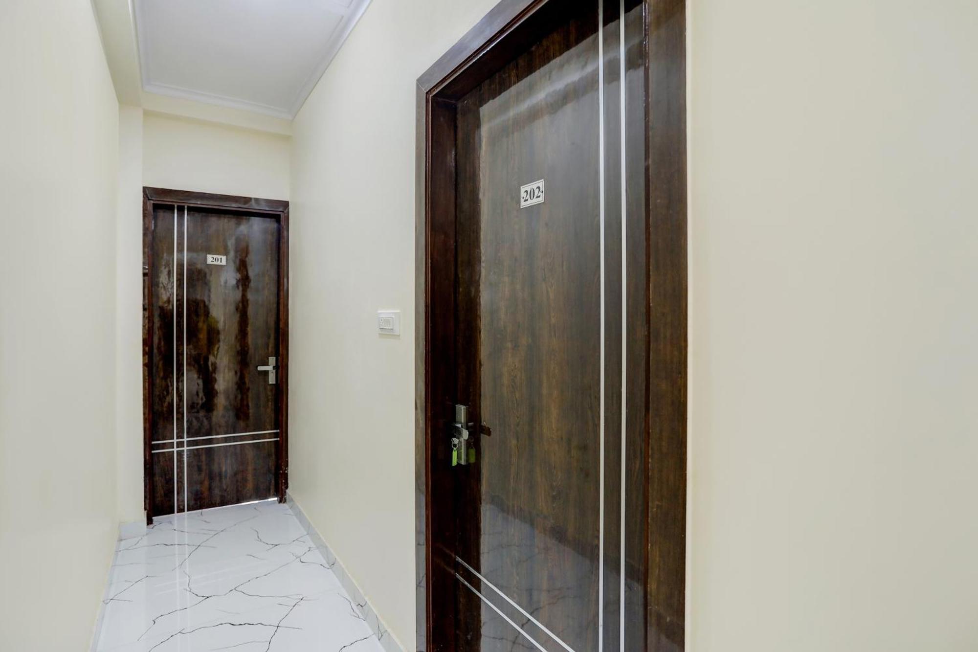 Hotel O Diamond Inn Нью-Делі Екстер'єр фото